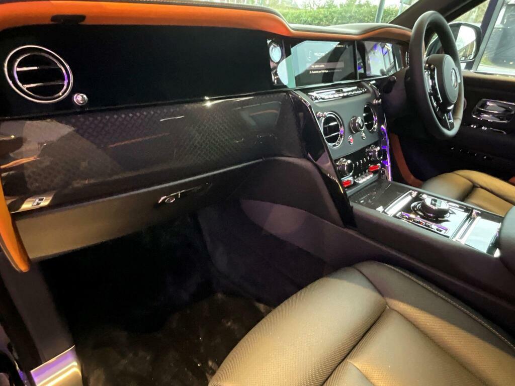 Rolls-Royce Cullinan Series II 6.75 V12 Black Badge Suv BN26RYL Black #4