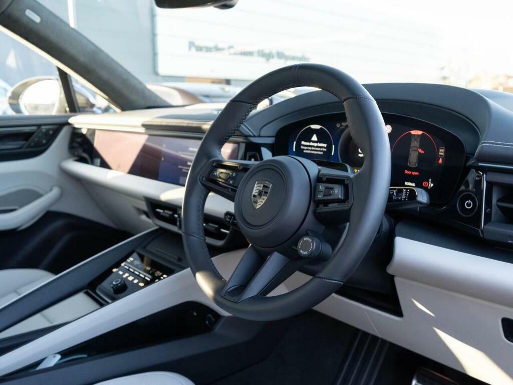 Porsche Macan Turbo  #4