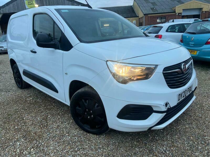 Vauxhall Combo 1.6 Turbo D 2300 White