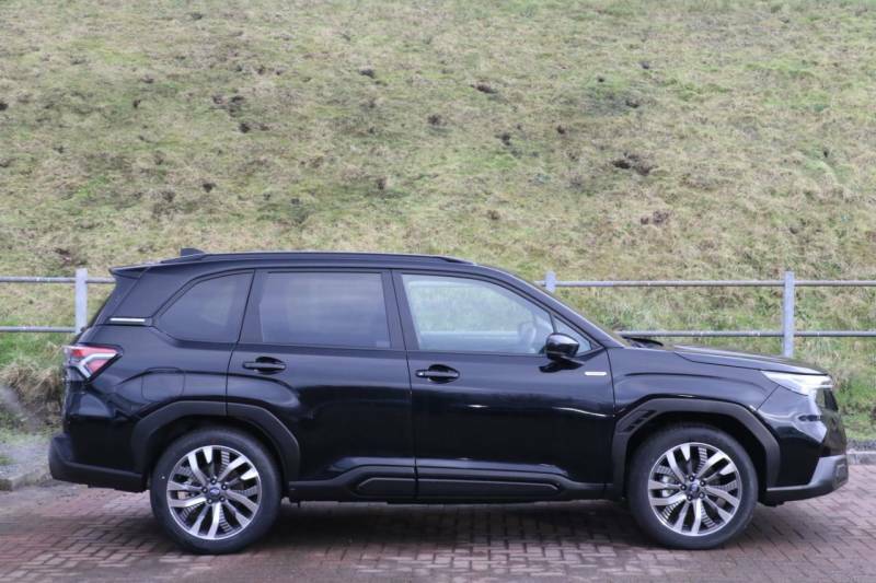 Subaru Forester 2.0I E-boxer Touring Lineartronic - 2025 75 Black #3
