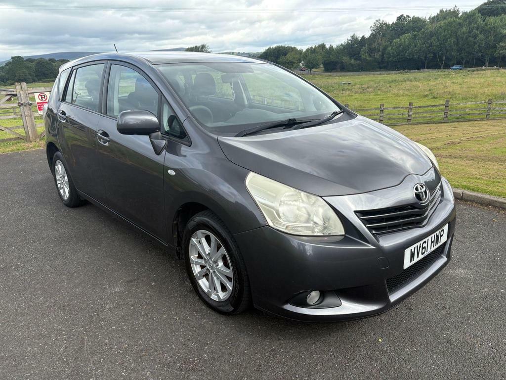 Toyota Verso 2.0 D-4d Tr Euro 5 Grey
