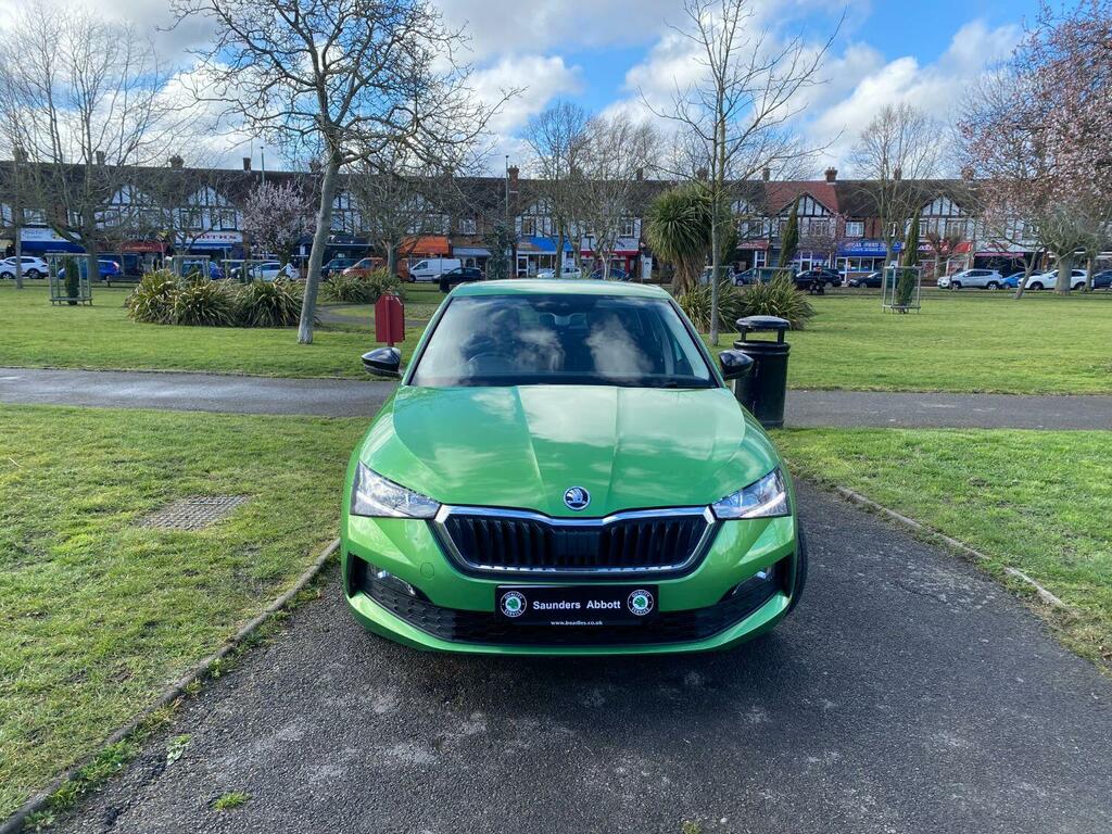 Skoda Scala Hatchback 1.5 Tsi Se 2019 Green #2