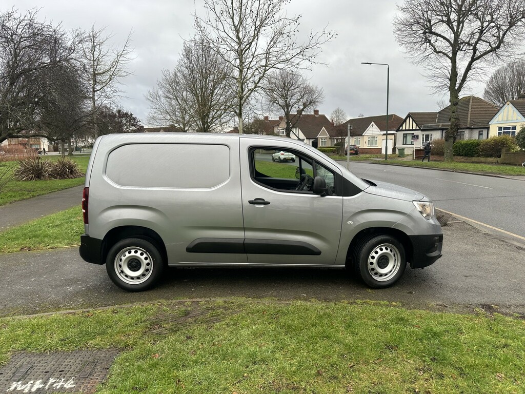 Vauxhall Combo Panel Van 1.5 Turbo D 2300 Dynamic 202271 KR71CCO Grey #3