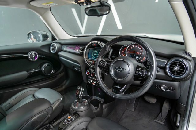 Mini Hatch 2020 2.0 Cooper S Exclusive Hatchback S Silver
