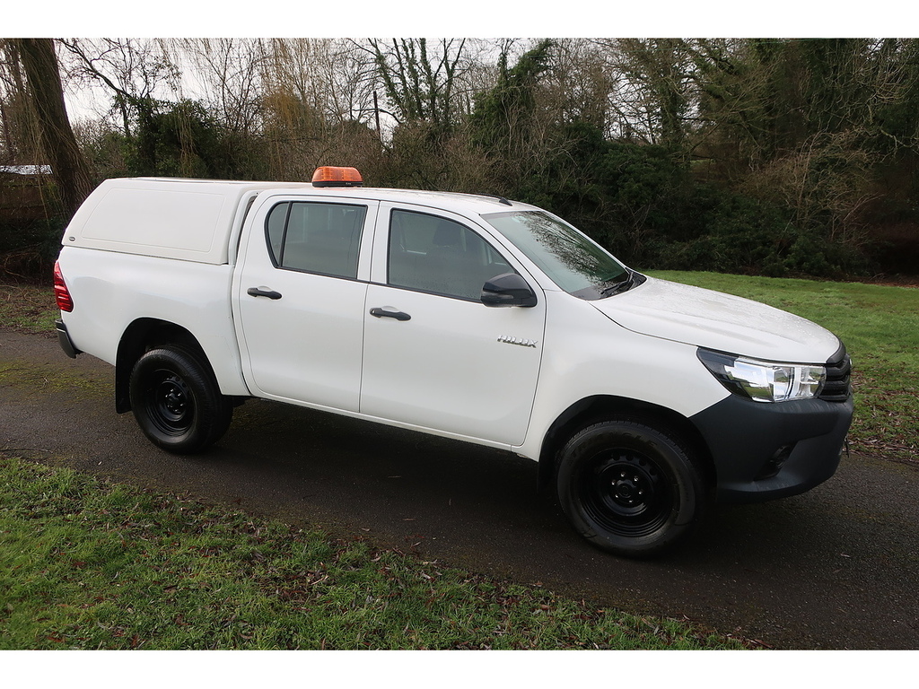 Toyota HILUX 2.4 D-4d Active Pickup Double Cab Manua YG70DXU White #2