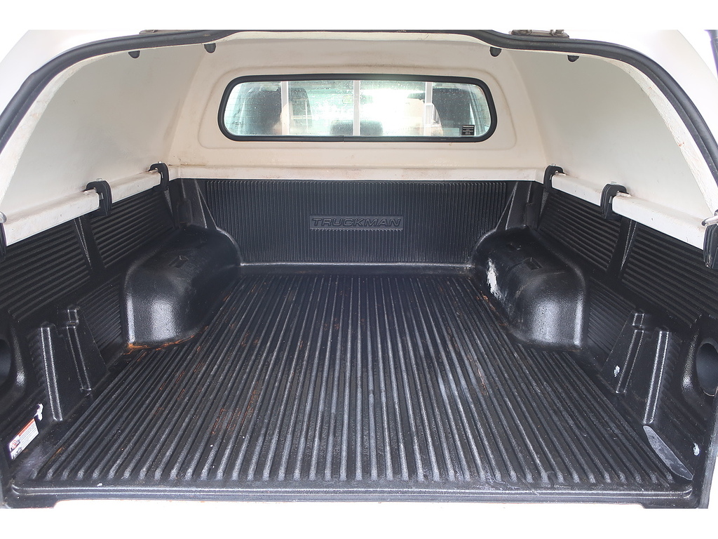 Toyota HILUX 2.4 D-4d Active Pickup Double Cab Manua YG70DXU White #6