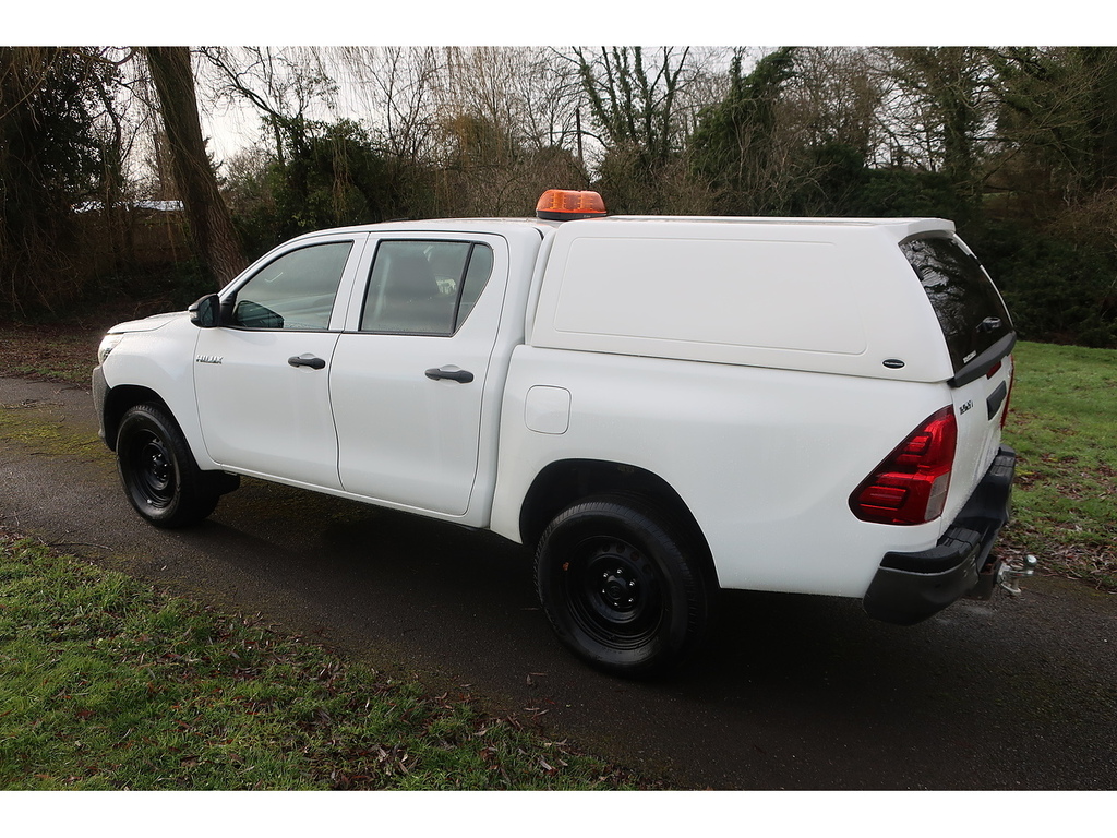 Toyota HILUX 2.4 D-4d Active Pickup Double Cab Manua YG70DXU White #3