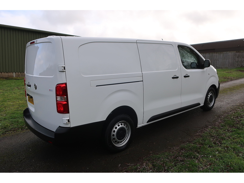 Vauxhall Vivaro 1.5 Turbo D 2900 Dynamic Panel Van 6Dr Manu DN71FVB White #2