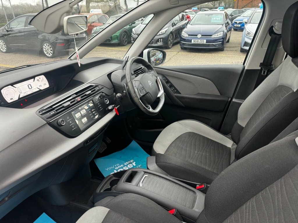 Citroen Grand C4 Picasso 1.6L Exclusive YB15XYJ White #3
