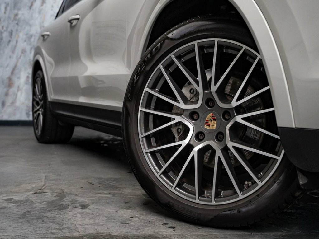 Porsche Cayenne 3L Platinum Edition YN72XBY Grey #5