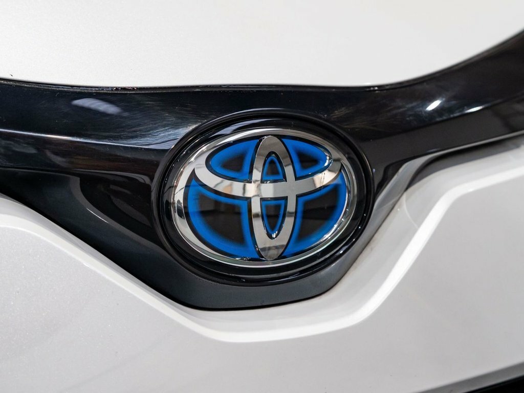 Toyota C-Hr 2L Design YR73KGV White #4
