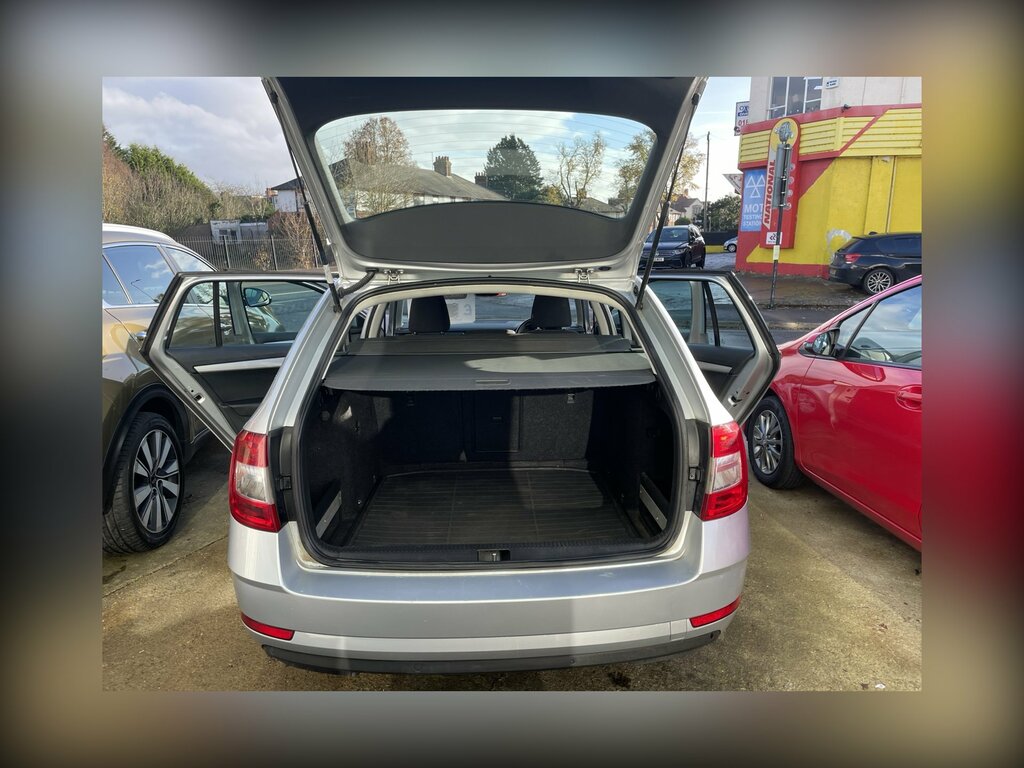 Skoda Octavia 1.5 Tsi Se Technology KX70EFO Silver #3