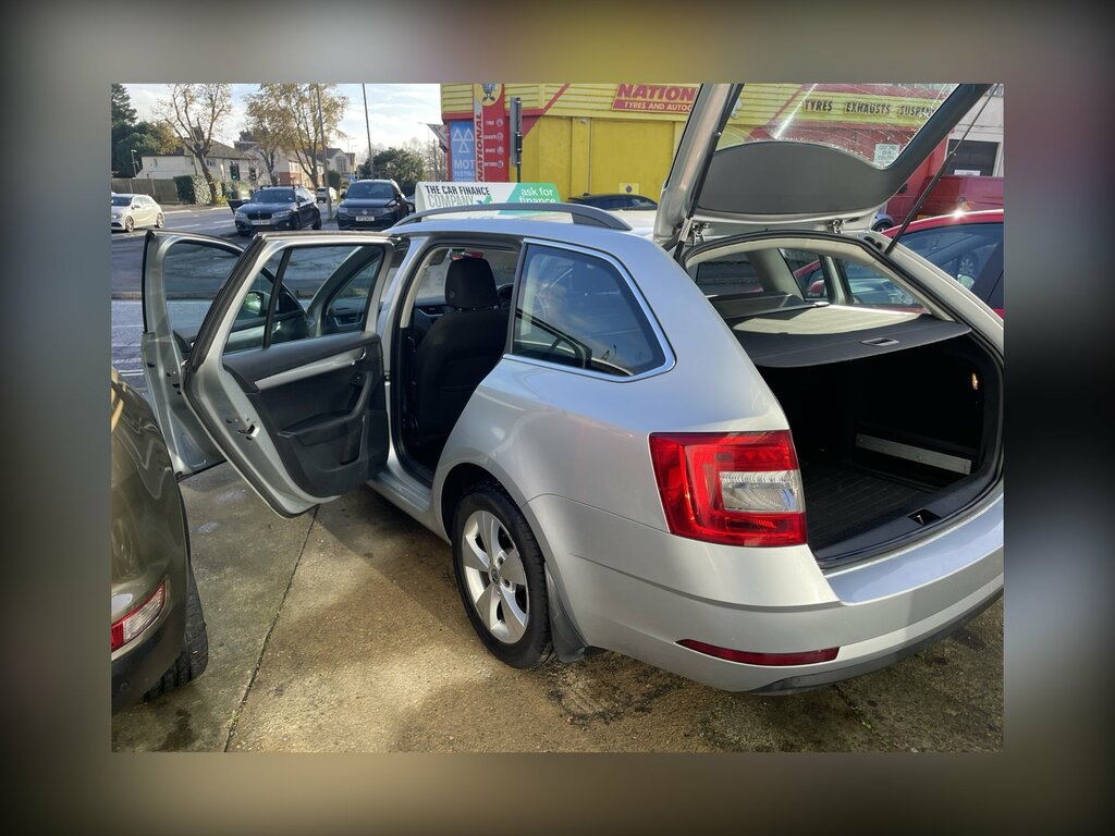 Skoda Octavia 1.5 Tsi Se Technology KX70EFO Silver #4