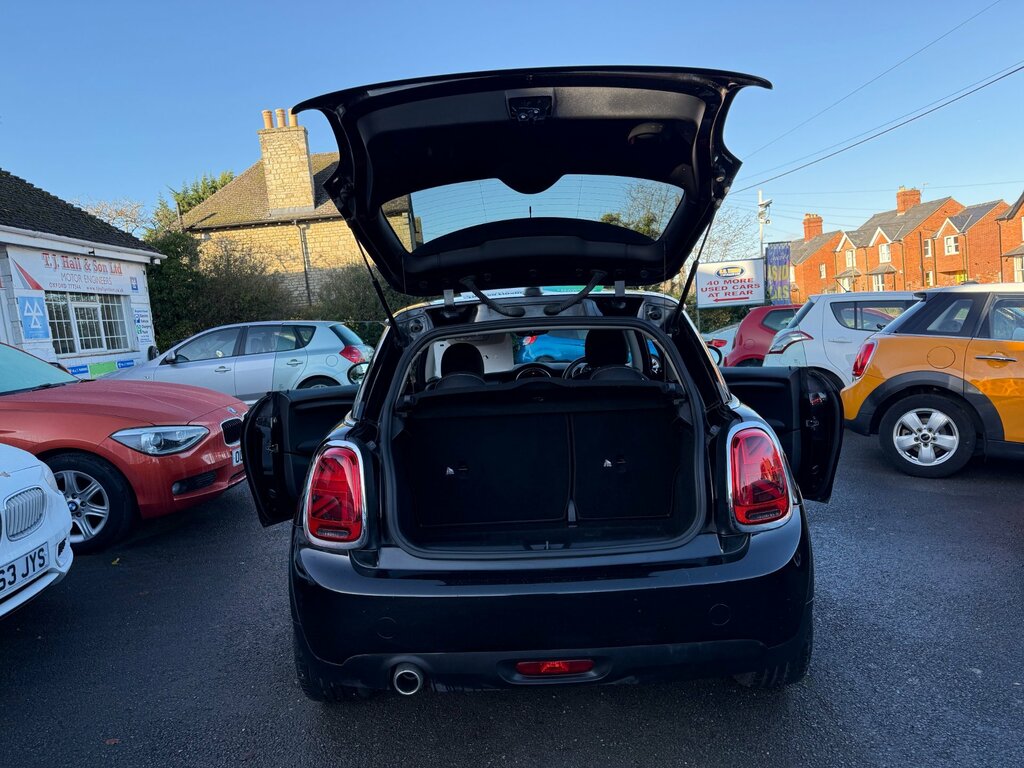 Mini Hatch 1.5 Cooper Classic Hatchback Eur YN69HGJ Black #3