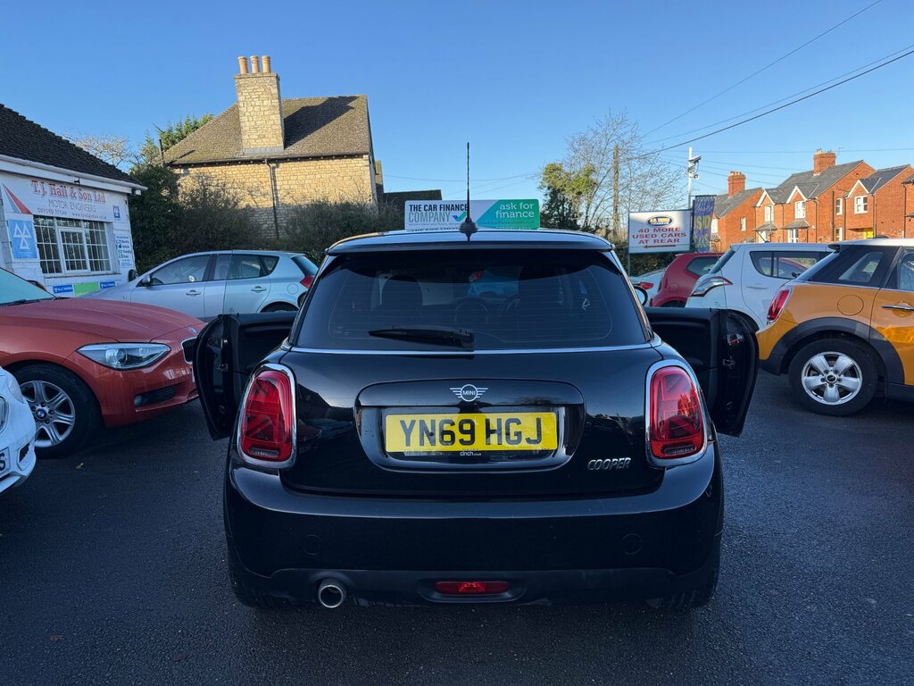 Mini Hatch 1.5 Cooper Classic Hatchback Eur YN69HGJ Black