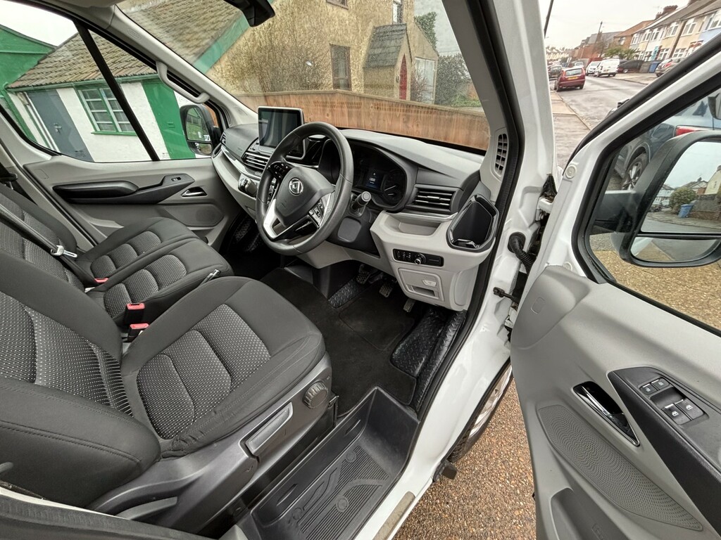 Maxus Deliver 9 Mpv White #9