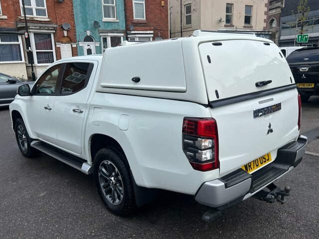 Mitsubishi L200 Di-d Dc Barbarian Pickup WR70OSJ White #4