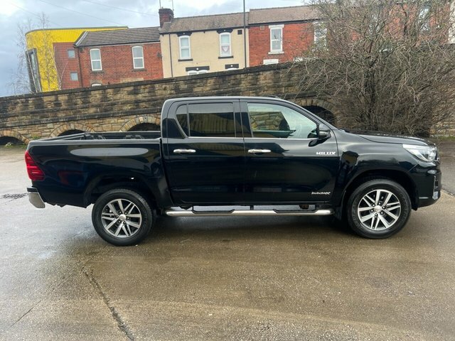 Toyota HILUX D-4d Invincible X Pickup SH19FFR Black #5