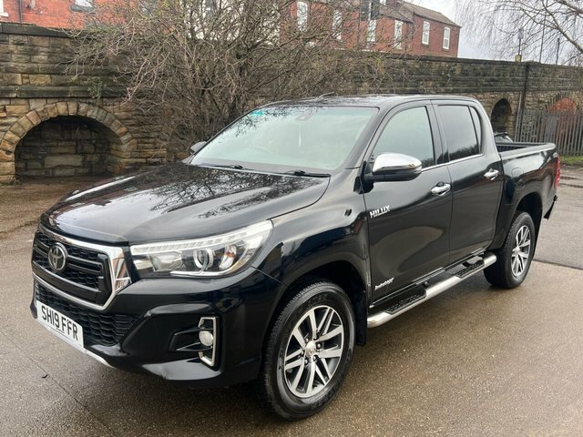 Toyota HILUX D-4d Invincible X Pickup SH19FFR Black #2