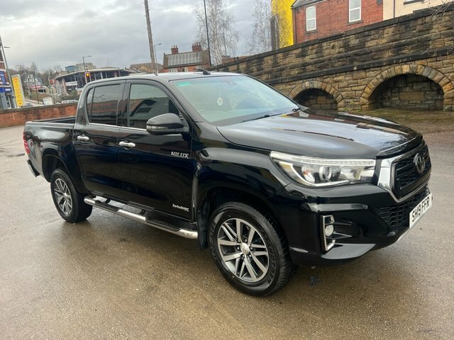 Toyota HILUX D-4d Invincible X Pickup Black
