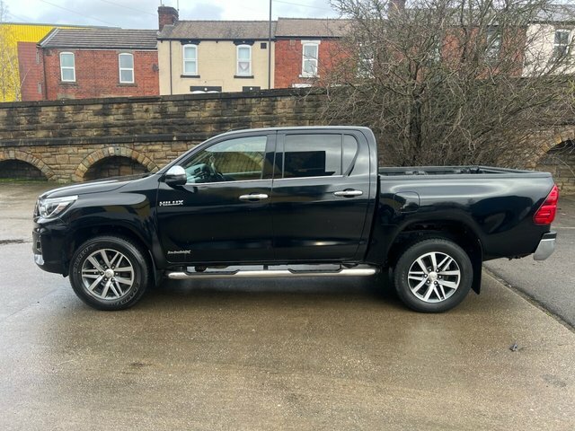 Toyota HILUX D-4d Invincible X Pickup SH19FFR Black #6