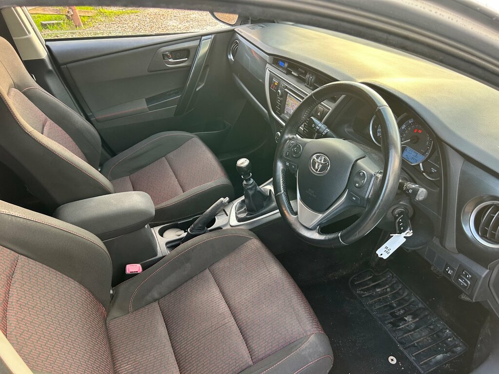 Toyota Auris 1.6 V-matic Sport Hatchback Euro WR62MJU Silver #3