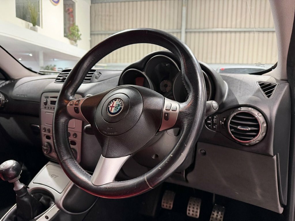 Alfa Romeo GT Coupe 3.2 V6 24V Coupe 295 Gkm Black #15