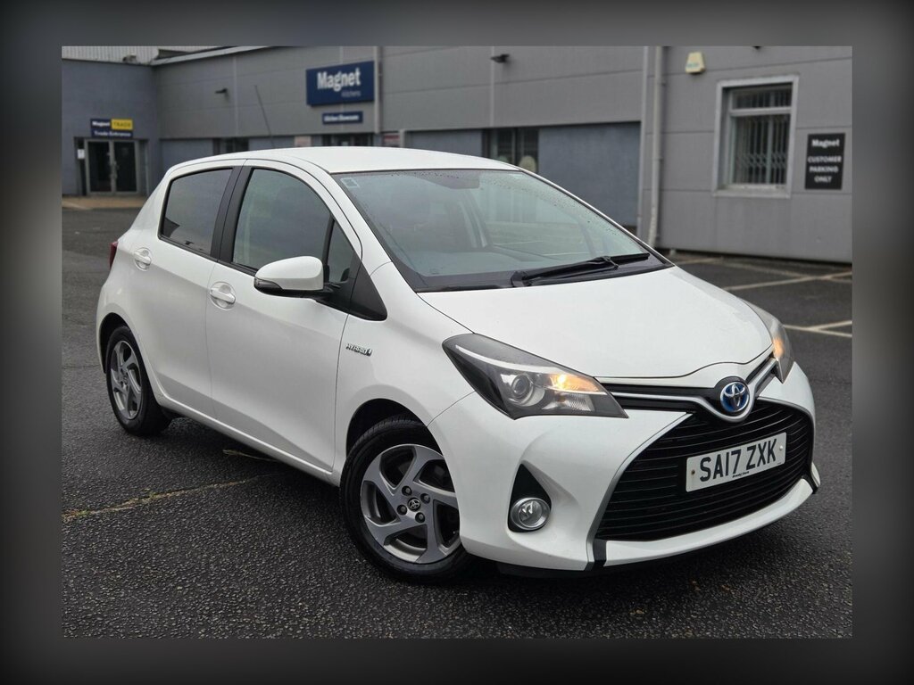 Toyota Yaris 1.5 Vvt-h Icon E-cvt Euro 6 Ss SA17ZXK White #3