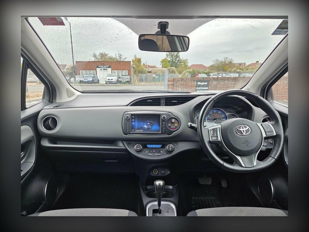 Toyota Yaris 1.5 Vvt-h Icon E-cvt Euro 6 Ss SA17ZXK White #4