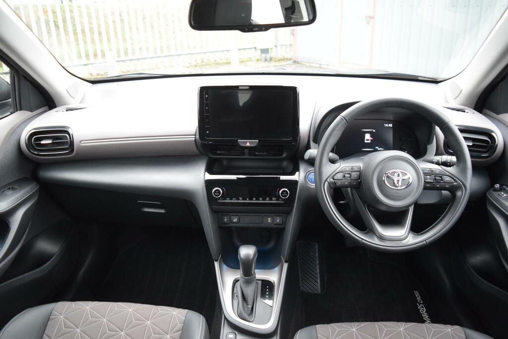 Toyota Yaris Cross 1.5 Hybrid Excel Awd Cvt AVZ5214 Black #3