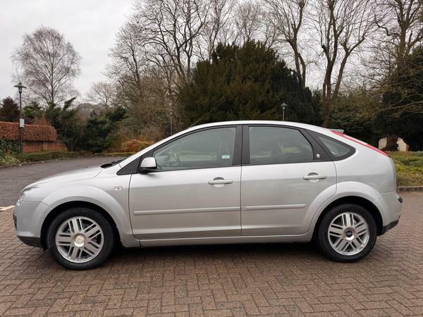 Ford Focus 1.6 Ghia  #3