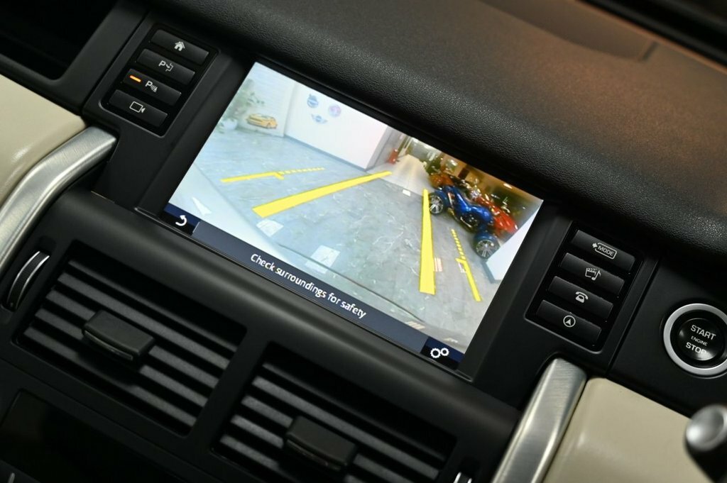 Land Rover Discovery Sport 2L Hse Luxury AX17TKV Gold #4
