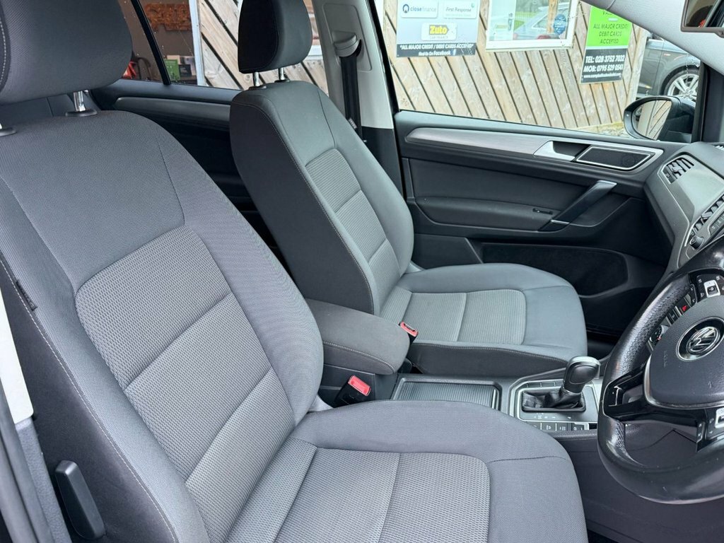Volkswagen Golf SV 1.6L Se Black #5