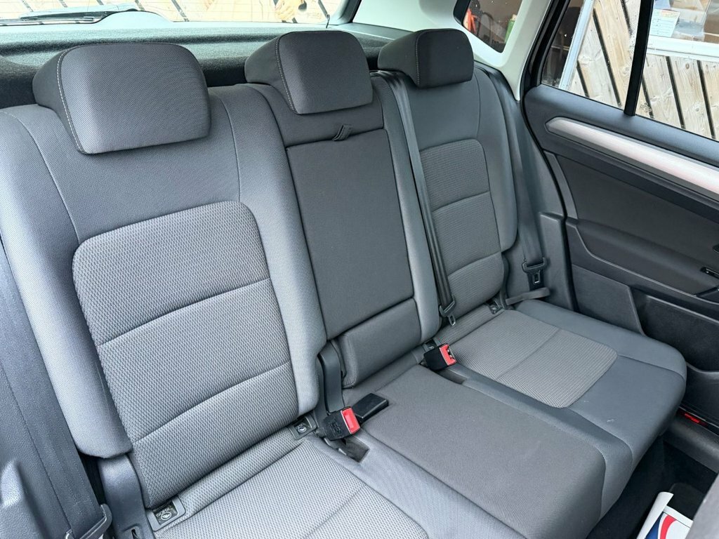 Volkswagen Golf SV 1.6L Se Black #6