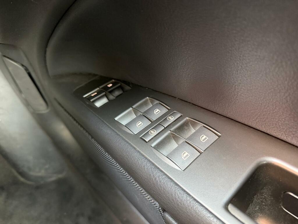 Volkswagen Phaeton Saloon 3.0 Tdi V6 4Motion 200808 Black #26