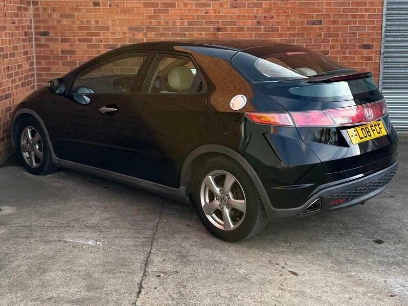 Honda Civic 1.8 I-vtec Es Black #4