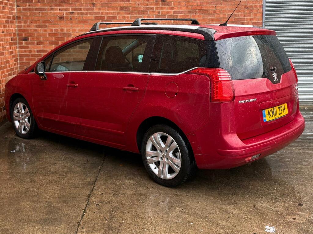 Peugeot 5008 2.0 Hdi Exclusive Euro 5 Red #4