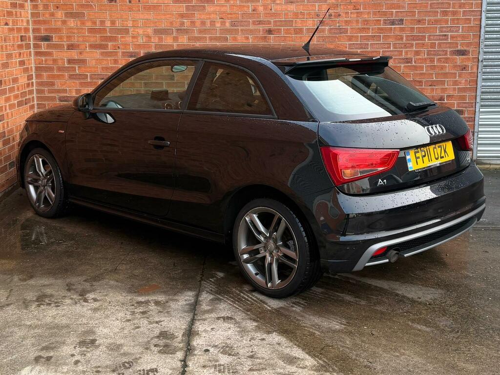 Audi A1 1.6 Tdi S Line Euro 5 Ss FP11OZK Black #4