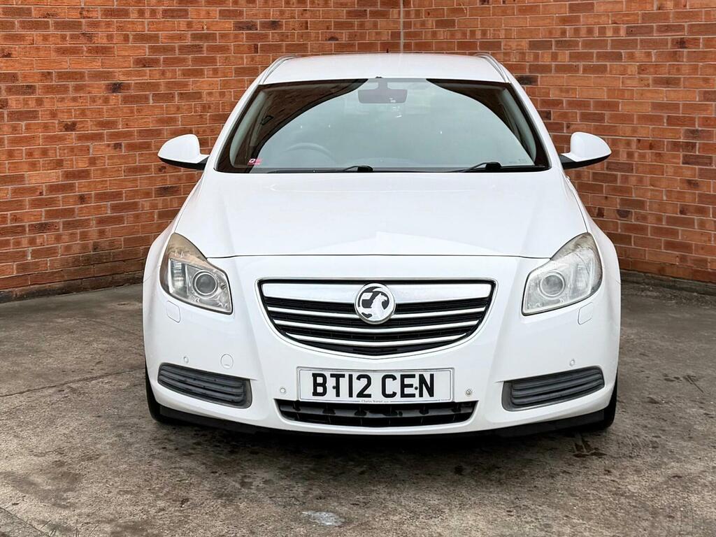 Vauxhall Insignia 2.0 Cdti Se Nav Sports Tourer Euro 5 BT12CEN White #2
