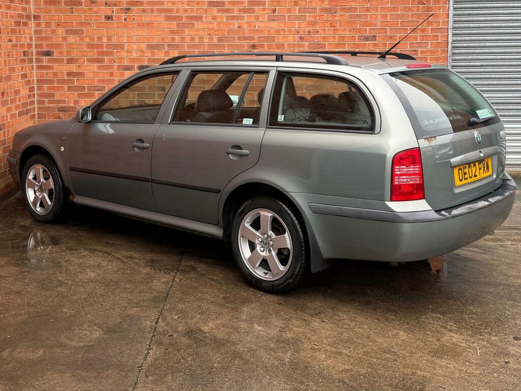 Skoda Octavia 1.9 Tdi Elegance OE02PXW Green #4
