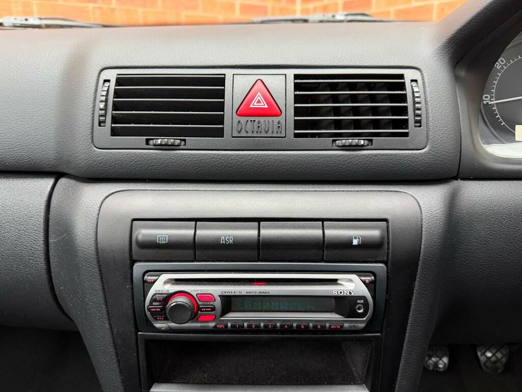 Skoda Octavia Hatchback 1.8T Elegance 4X4 200252 Blue #16