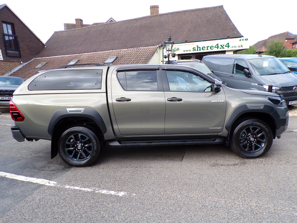 Toyota HILUX 2.8 D-4d Invincible X Pickup Double Cab Brown #5