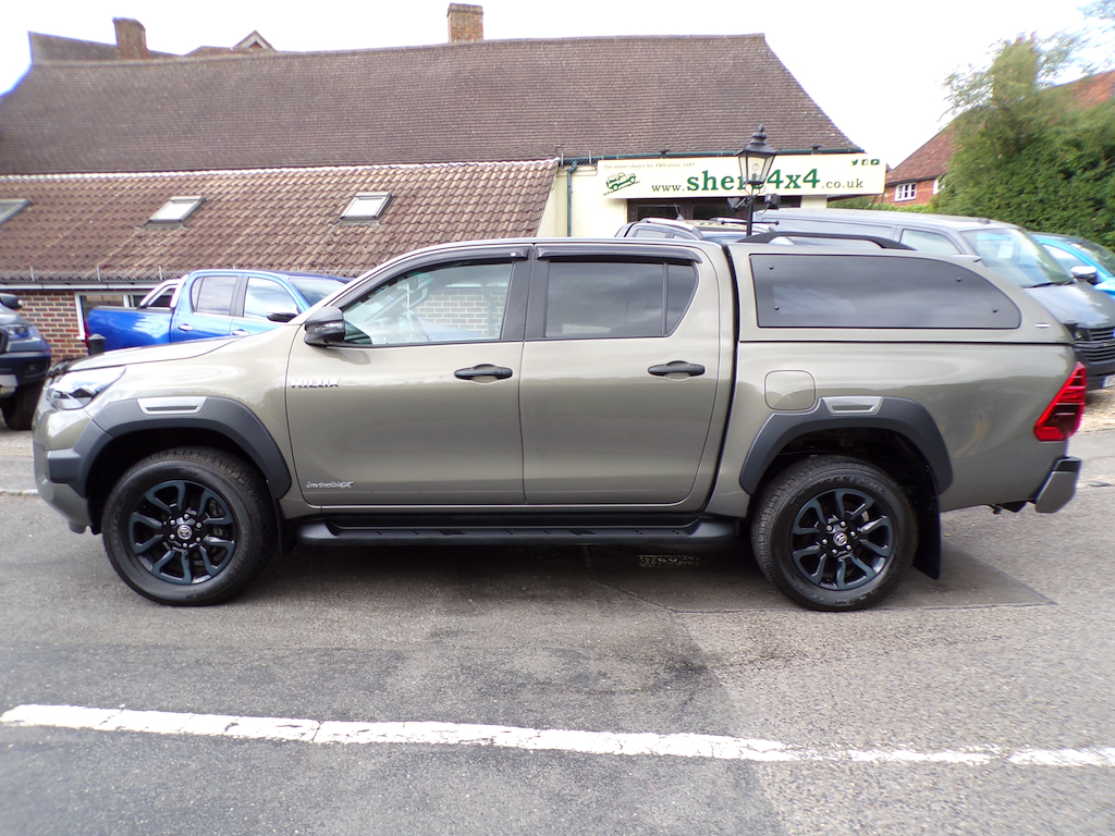 Toyota HILUX 2.8 D-4d Invincible X Pickup Double Cab Brown #6