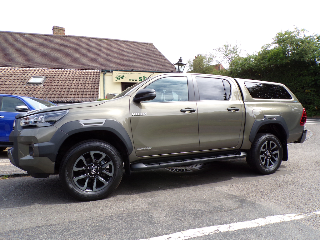 Toyota HILUX 2.8 D-4d Invincible X Pickup Double Cab KC21FHW Brown #2