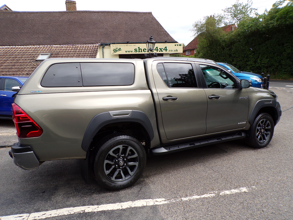 Toyota HILUX 2.8 D-4d Invincible X Pickup Double Cab KC21FHW Brown #4
