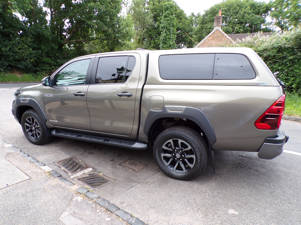 Toyota HILUX 2.8 D-4d Invincible X Pickup Double Cab KC21FHW Brown #3