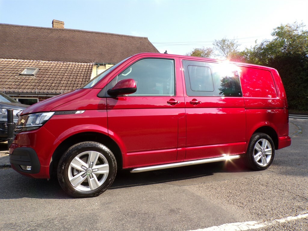 Volkswagen Transporter 2.0 Tdi-150-t30 Highline Kombi Van Red #2