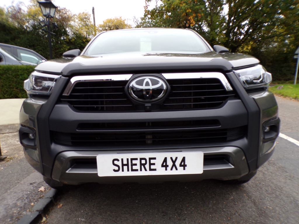 Toyota HILUX 2.8 D-4d Invincible X Pickup Double Cab PF73XWO Brown #5
