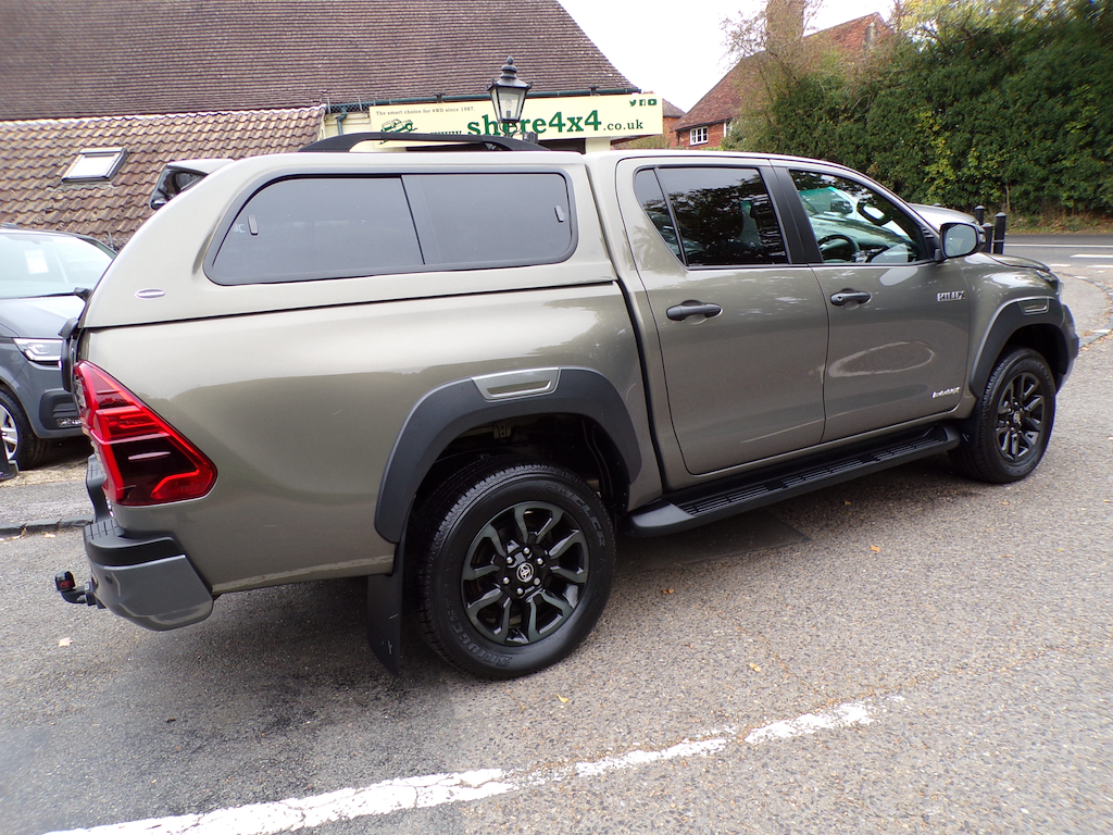 Toyota HILUX 2.8 D-4d Invincible X Pickup Double Cab PF73XWO Brown #4