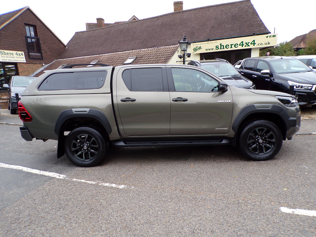 Toyota HILUX 2.8 D-4d Invincible X Pickup Double Cab PF73XWO Brown #6